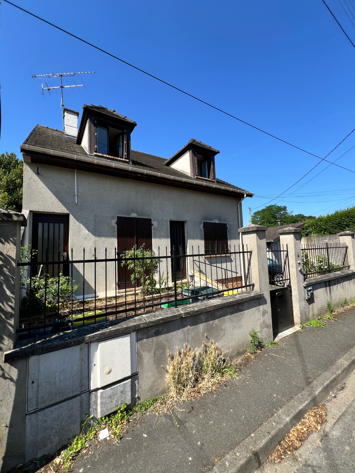 Opportunité pour investisseur - 2 LOGEMENTS loués au pied du Tram ligne T12